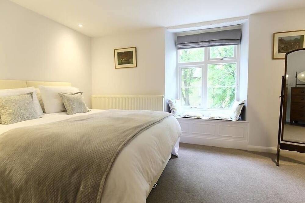 Hare House, pet friendly, with open fire in Chipping Norton in Chipping Norton, Oxfordshire