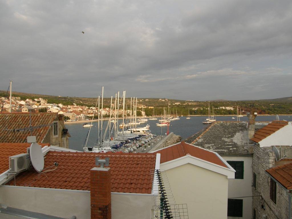 Ganze Wohnung, Ferienwohnung in Primošten mit Meerblick, Terrasse, Klimaanlage, W-Lan (600-2) in Primosten, Šibenik-Knin