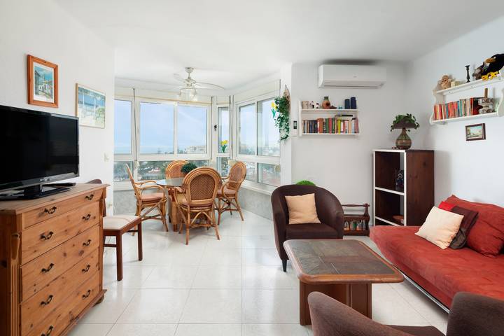 Entire apartment, Apartment "Junto a la Playa A11" with Sea View, Shared Pool & Wi-Fi in Torrox Costa, Torrox