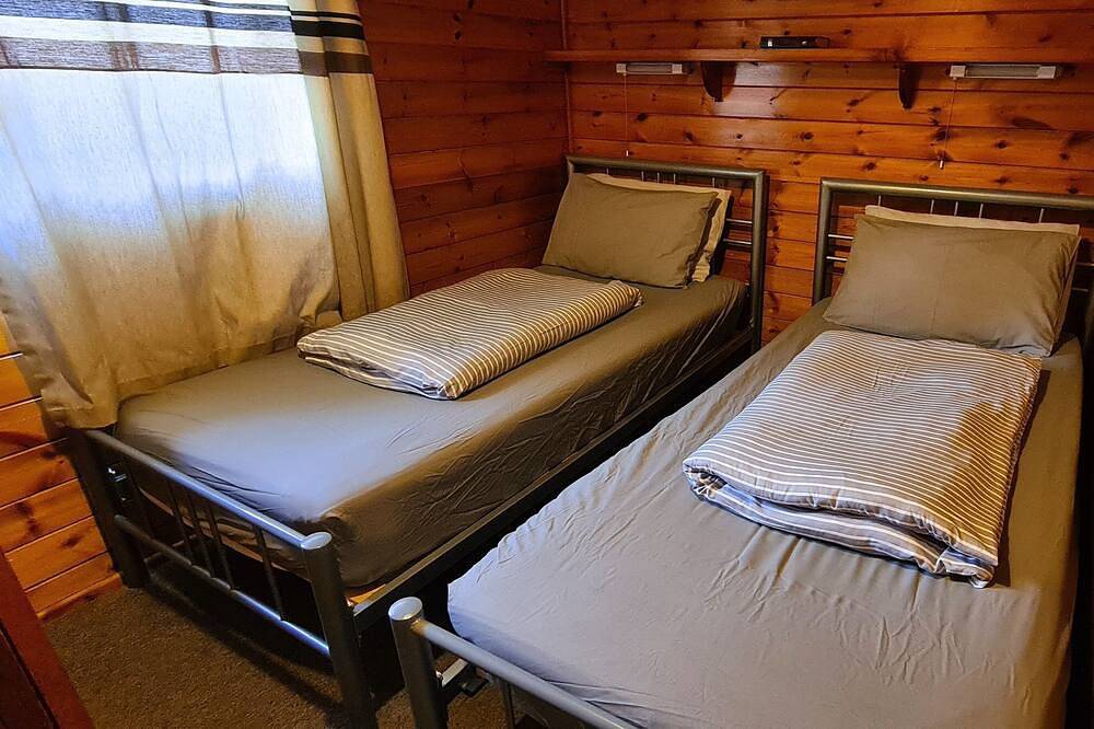 Cosy log cabin in Snowdonia 357, Family & Pet friendly, Wifi, Parking. Sleeps 5. in Bronaber, Snowdonia