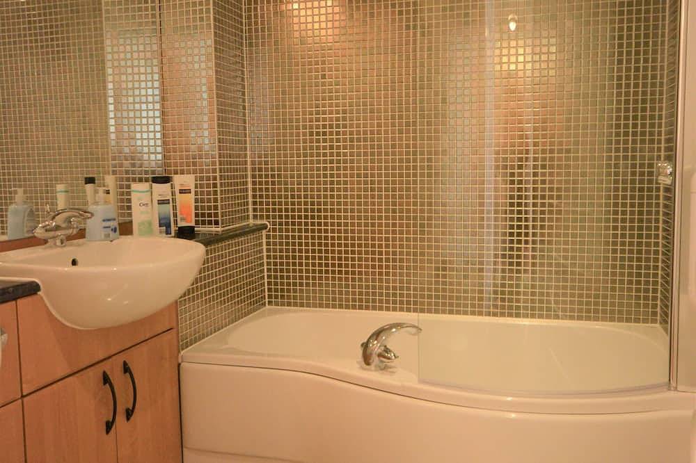 Entire apartment, Coastal Apartments - Wales (Lake View) in Llanelli, Carmarthenshire