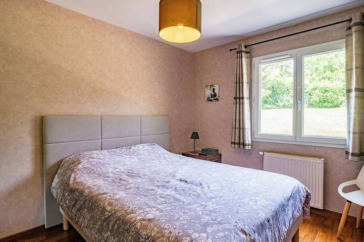 Location de vacances pour 9 personnes, avec terrasse et jardin à Gleizé - 2