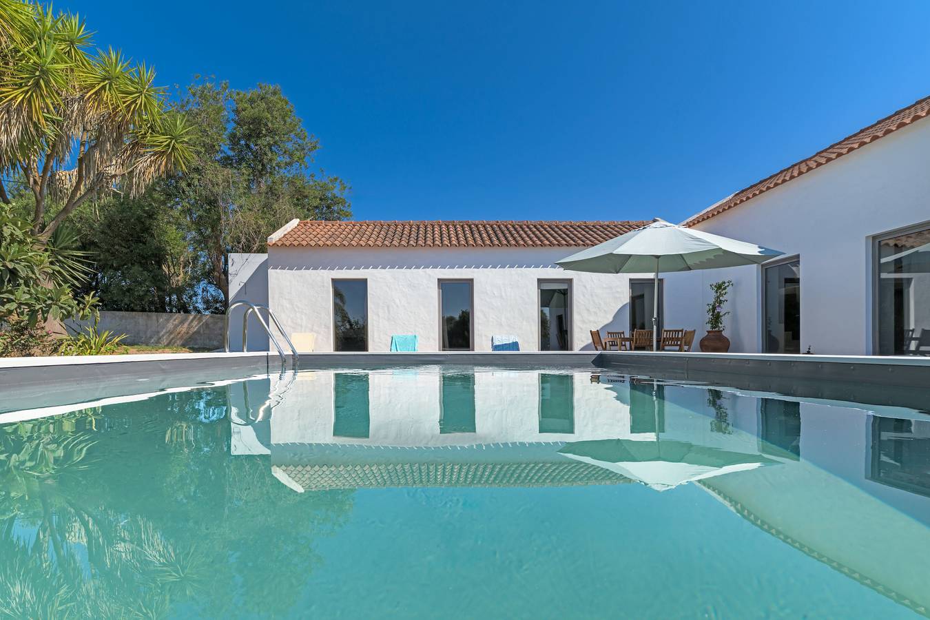 Villa 'Espaço Fataca - Sw Alentejano' mit privatem Pool, privater Terrasse und Wlan in São Teotónio, Costa Alentejana