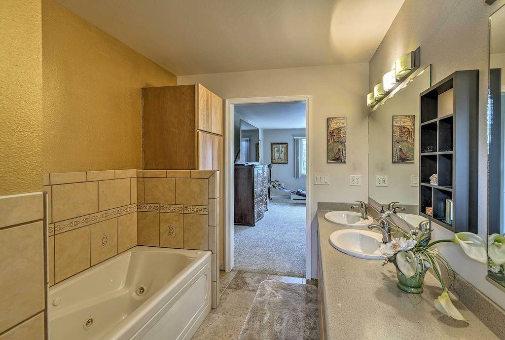 Ganze Wohnung, Hillside Anchorage Home mit Wander- und Radwegen! in Anchorage, Alaska