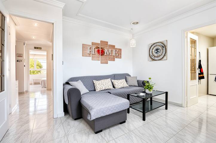 Entire apartment, 'The Triplets' Apartment with Mountain Views, Wi-Fi and Air Conditioning in Agres, Alicante Inland