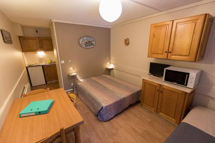 Gîte pour 3 personnes, avec vue et jardin à Laveissière - 4