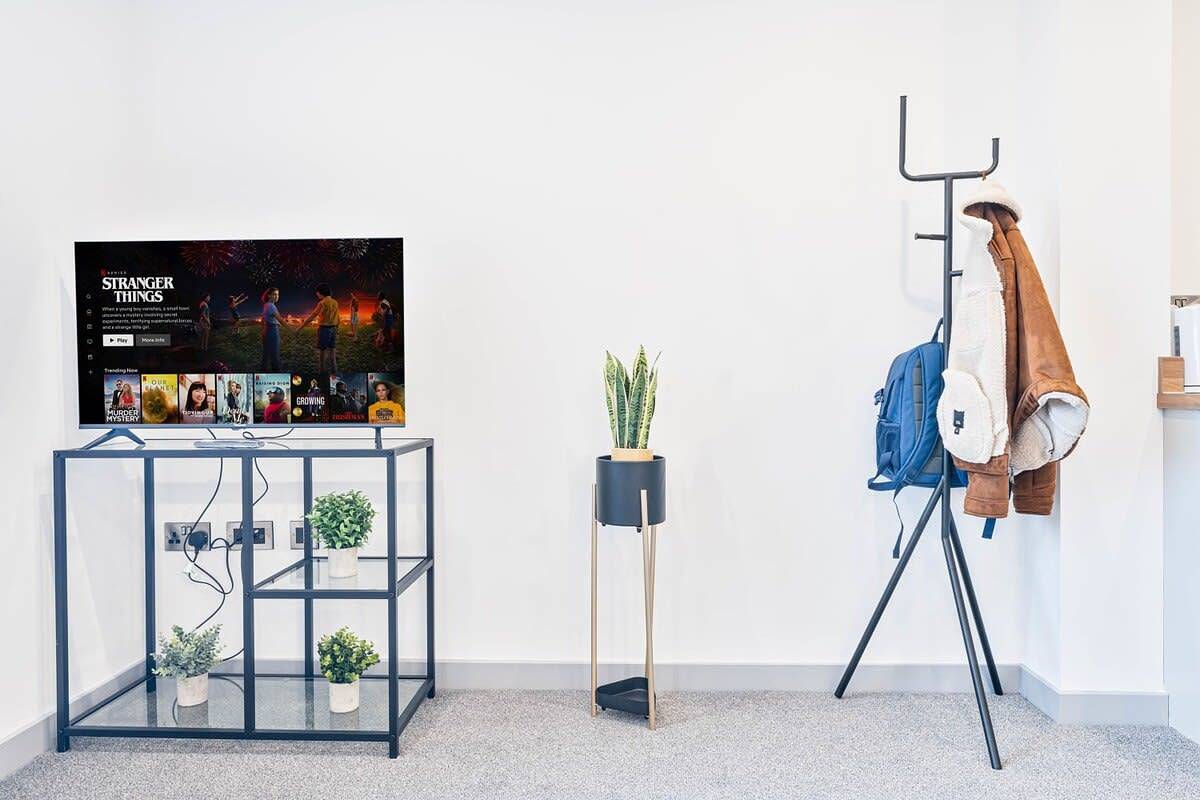 Entire apartment, Sleek 1Br Apartment Near Wolverhampton Centre in Wolverhampton, Birmingham Area