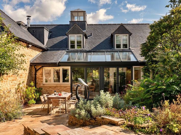 Villa with pool for 6 people, with garden and pool in England
