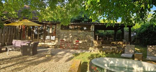 Location De Vacances pour 2 Personnes dans Douzains, Région de Villeneuve-sur-Lot, Photo 1