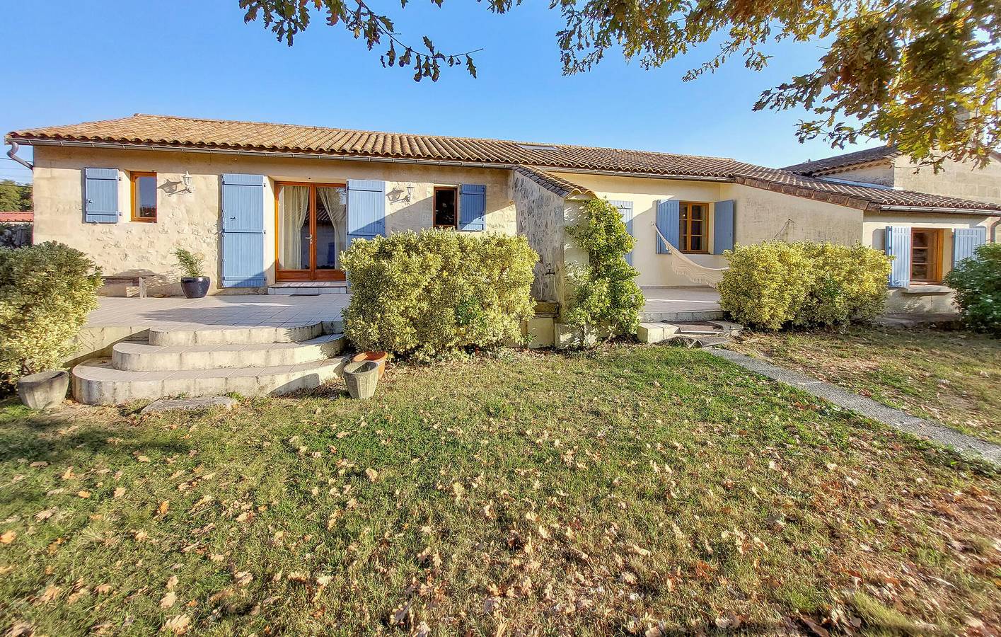Cozy Apartment with Parking, Garden & Grill just 2.5km from Ambarès-et-Lagrave in Ambarès-et-Lagrave, Bordeaux region