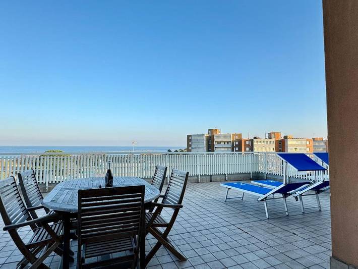 Appartamento per 5 persone, con terrazza e panorama in Punta Marina