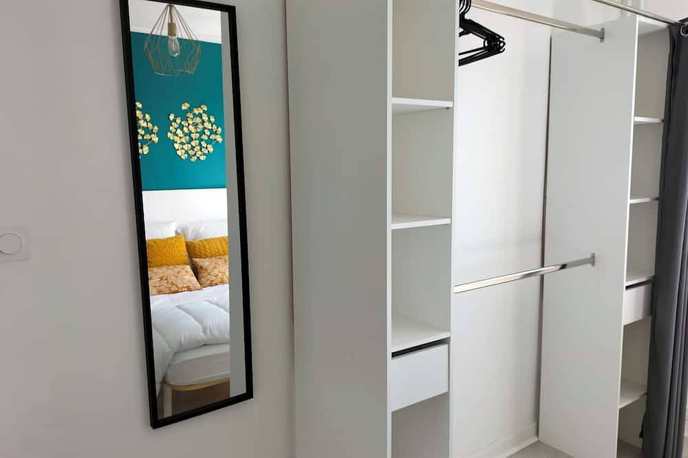 Apartamento entero, New: large, bright apartment with sea view near center and port in La Rochelle, Región de La Rochelle