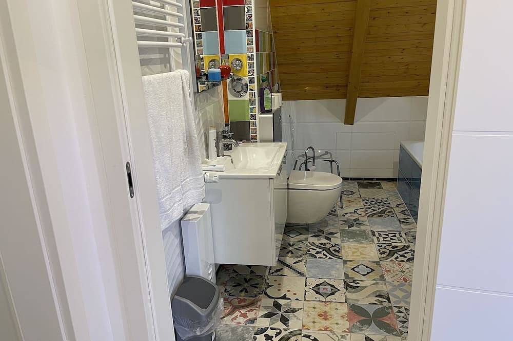 Ganze Wohnung, 90 m2 family apartment in a new villa 16km from Berlin center with up to 3 beds in Ahrensfelde, Barnimerland Region