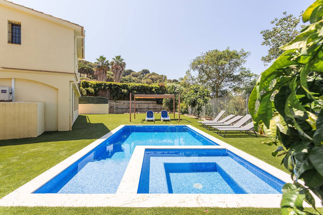 Maison de vacances 'Villa Jarana' avec vue sur la montagne, Wi-Fi et climatisation in Canyelles, Lloret de Mar