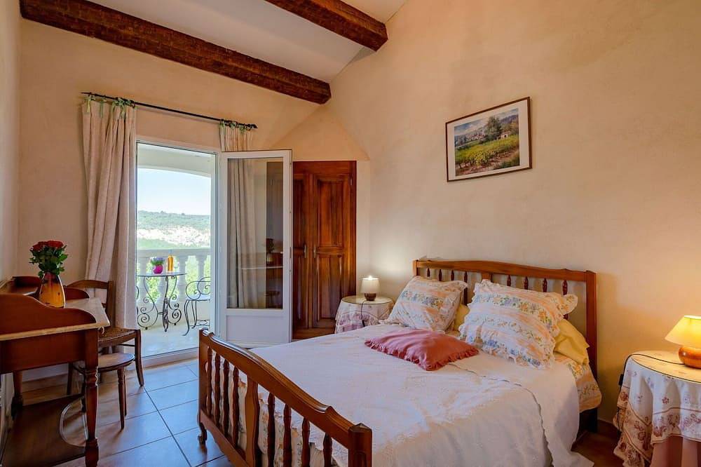 Gemütliche Wohnung in einem Ferienhaus mit  W-Lan, Tv, Balkon, Haustiere erlaubt und Panoramablick in Bauduen, Brignoles Region