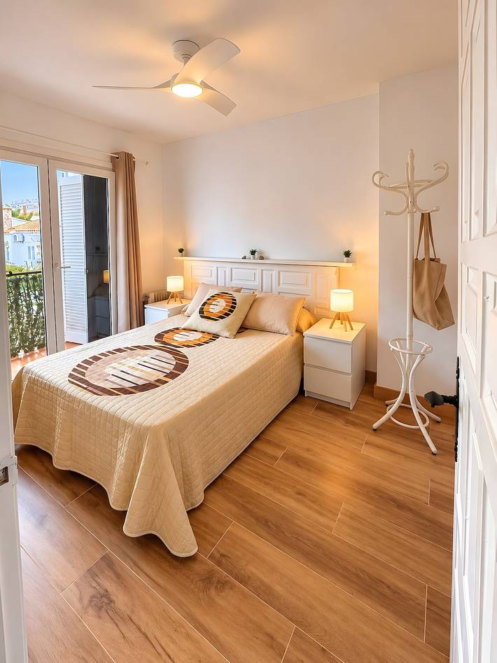Holiday Home 'L’Escala Port' with Sea View, Wi-Fi and Air Conditioning