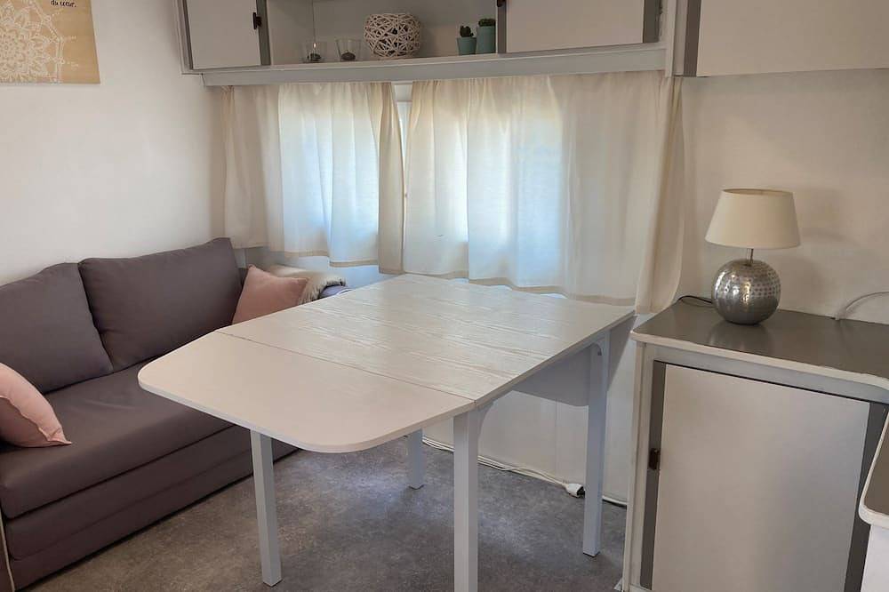 At the gateway to the Perigord and Lot regions, mobile home in a rural setting in Saint-Sylvestre-sur-Lot, Región de Villeneuve-sur-Lot