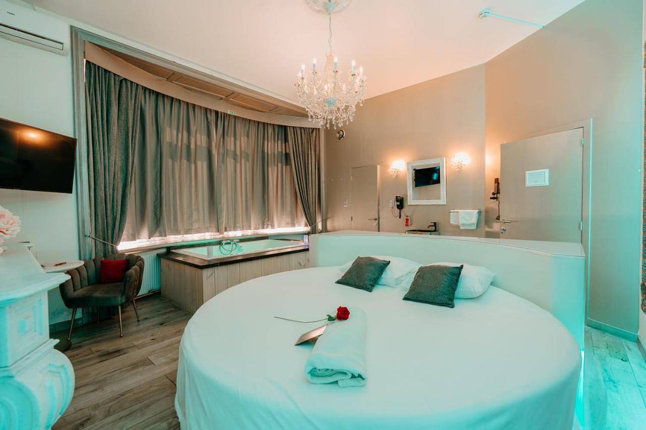 Queen Room with Spa Bath in Luik, Luik en omgeving