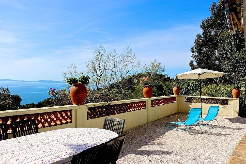 Nice 3-star apartment with sea view French Riviera in Rayol-Canadel-sur-Mer, Draguignan region