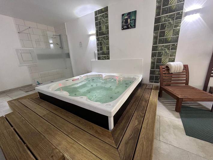 Location de vacances pour 2 personnes, avec jardin et jacuzzi à Les Préaux