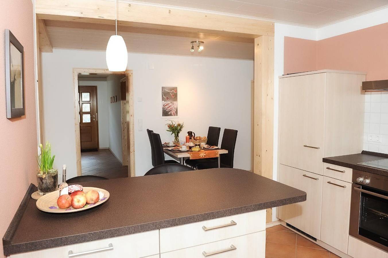 Entire apartment, Apartment 'Heidelbeere' with Mountain View, Private Terrace and Wi-Fi in Oberkirch, Central Black Forest