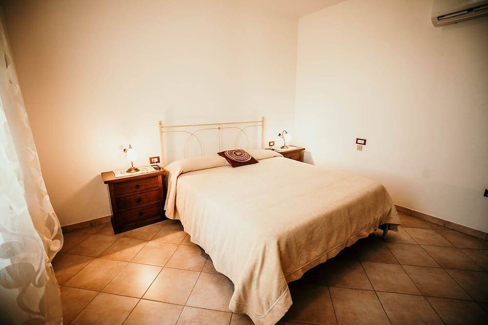 8 Ribocchi Holiday Home: Three-Room Apartment With Pool Sea, Thermal Baths And Villages in Campiglia Marittima, Etruscan Coast