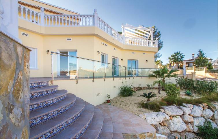 Gîte pour 6 personnes, avec terrasse ainsi que piscine et jardin, adapté aux familles à Orba - 3
