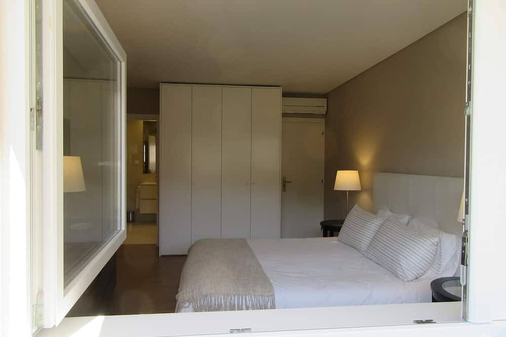 Villa 8 min. walk to the beaches / historic area Cascais / outdoor area relax / barbecue in Cascais e Estoril, Costa de Lisboa