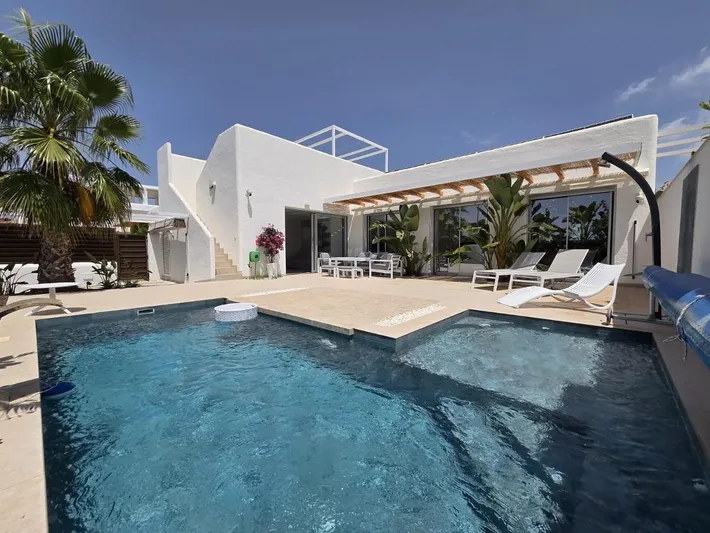Villa für 6 Personen, mit Terrasse und Pool sowie Ausblick - 1