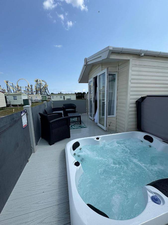 Camping for 6 people, with hot tub and terrace, with pets in Ingoldmells