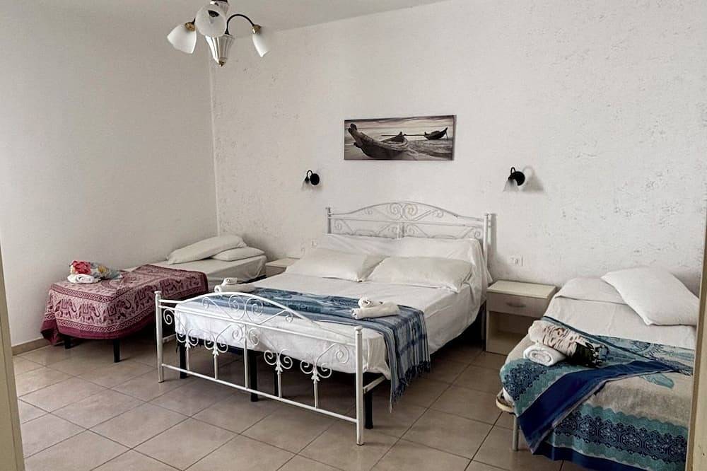 Entire apartment, Apartment with a view 700m from the sea in Torre Pali, Salve