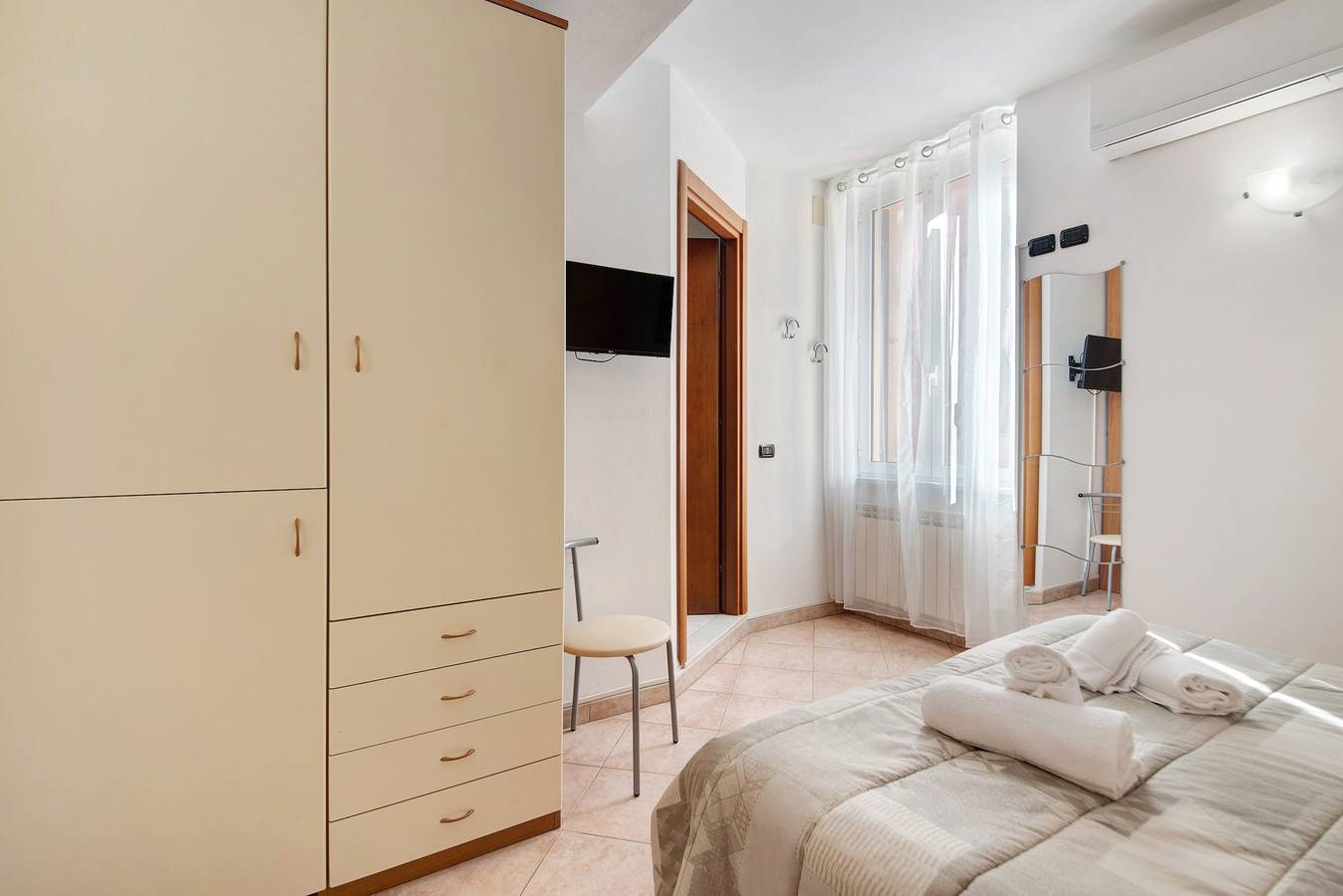 Zimmer 'Tulipano' mit Wi-Fi und Klimaanlage in Levanto, Levanto Kommune