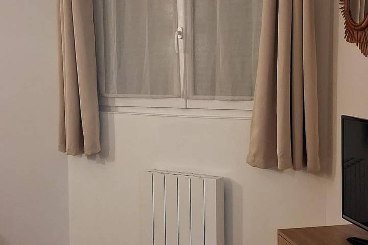 Apartamento entero, Cozy, quiet, and comfortable vacation rental for 2 people, with a garage for bikes or motorcycles in Eu, Región de Dieppe