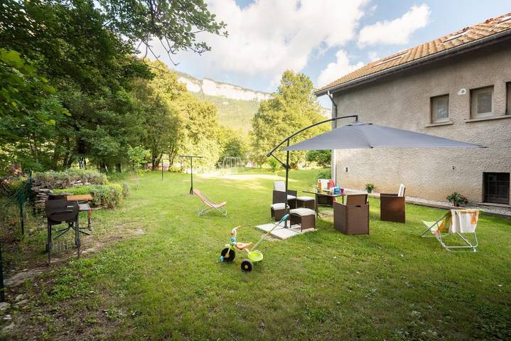 Gîte pour 6 personnes, avec jacuzzi et terrasse ainsi que jardin et sauna