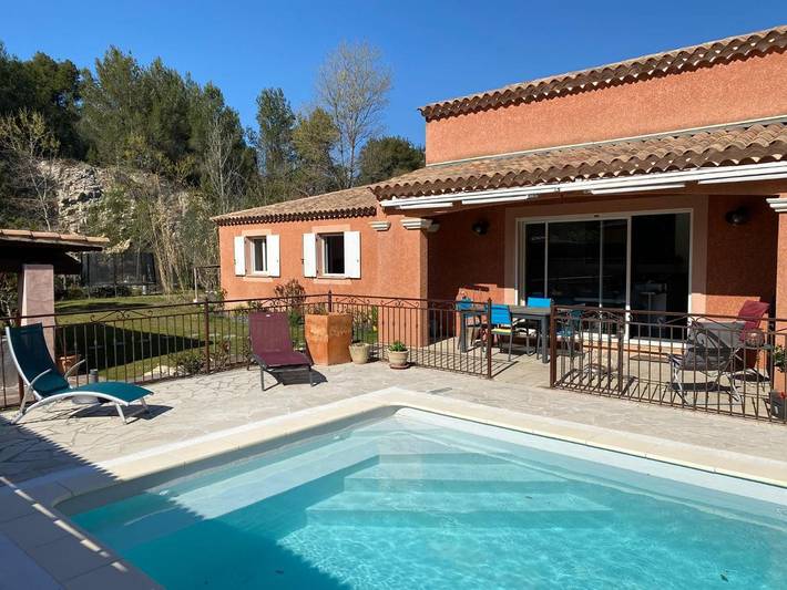 Chambre d’hôte pour 2 personnes, avec Terrasse et Jardin ainsi que Piscine et Vue à Beaucaire