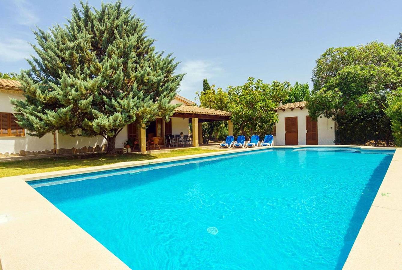 Casa vacanze Sol Roma con vista sulle montagne, piscina, Wi-Fi, aria condizionata e giardino; Parcheggio disponibile in Pollença, Maiorca Settentrionale