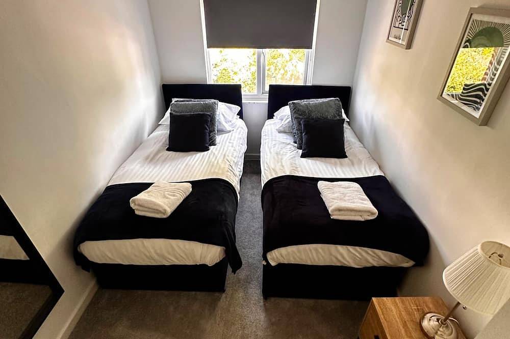 House Sleeps 4 with Patio in Warwick, Warwickshire