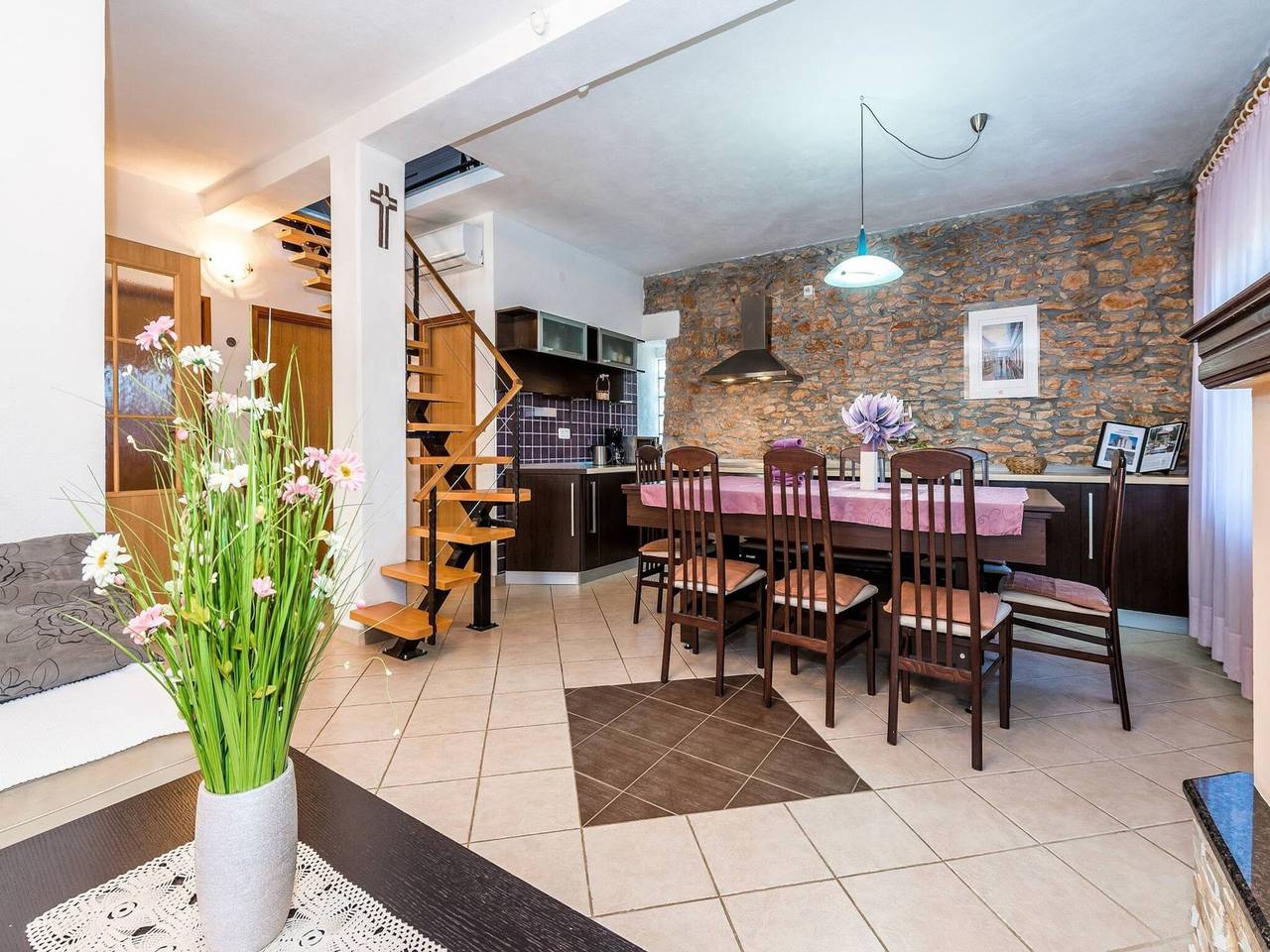 Three bedroom house with swimming pool in Dalmatinisches Zagora