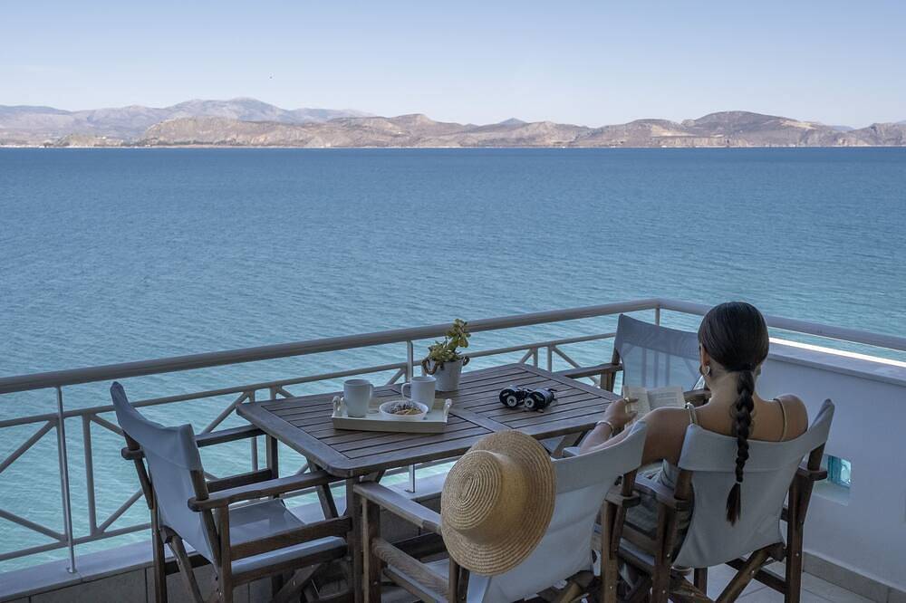 Ganze Wohnung, Urlaub am Meer mit einem Schlafzimmer Apartment, einzigartigen Meerblick Balkon, Kiveri, Nafplion in Xiropigado, Kynouria