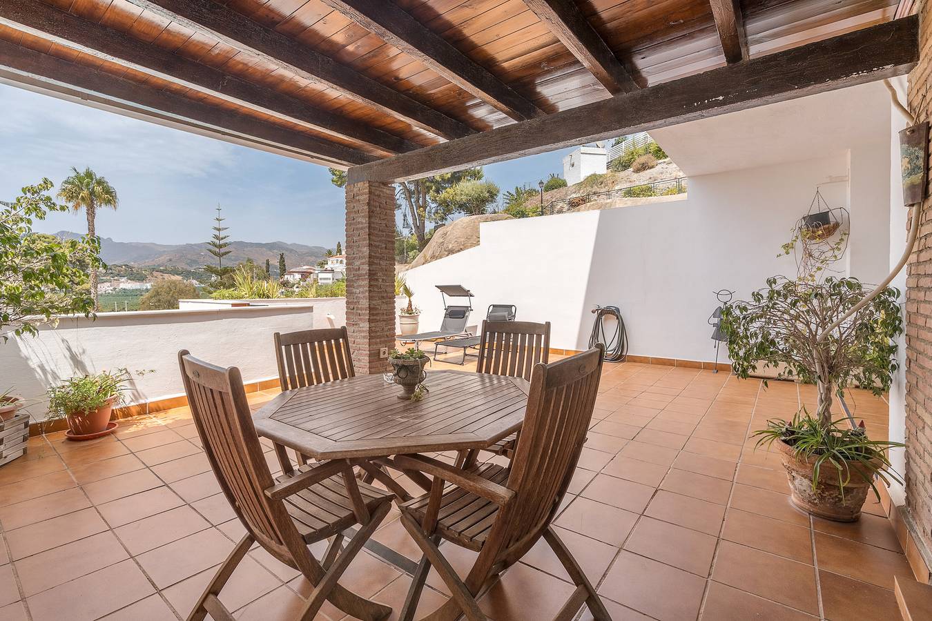 Vacation Home "Los Pinos Mar y Montaña" with Mountain View, Pool, Wi-Fi, Garden & Terrace in Los Pinos (Almunecar), Almuñecar