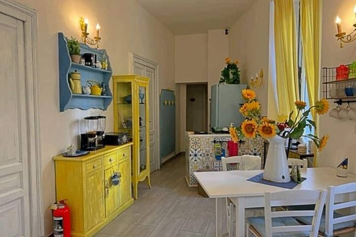 Vacation rental for 11 people, with balcony in Naples