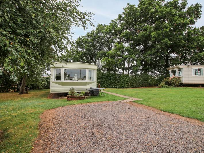 Caravan for 6 people, with Garden in Shropshire