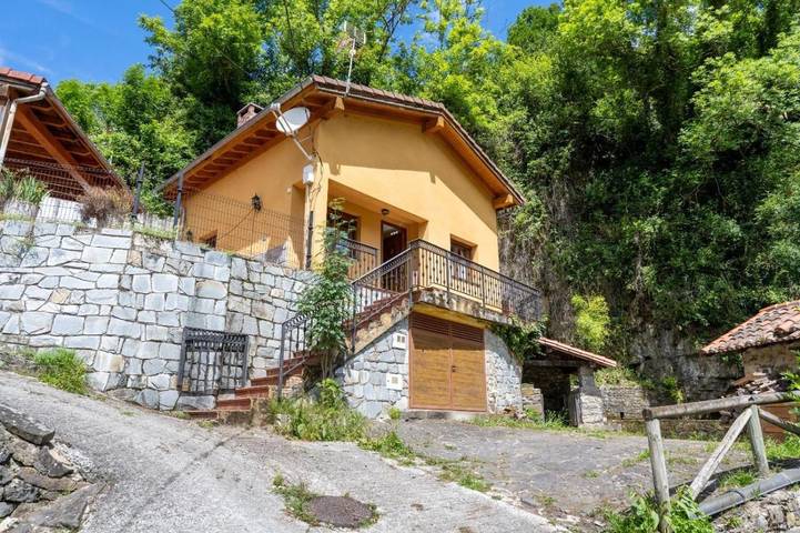 Casa rural para 5 personas, con terraza y vistas, Se admiten mascotas en Parque Natural de Redes