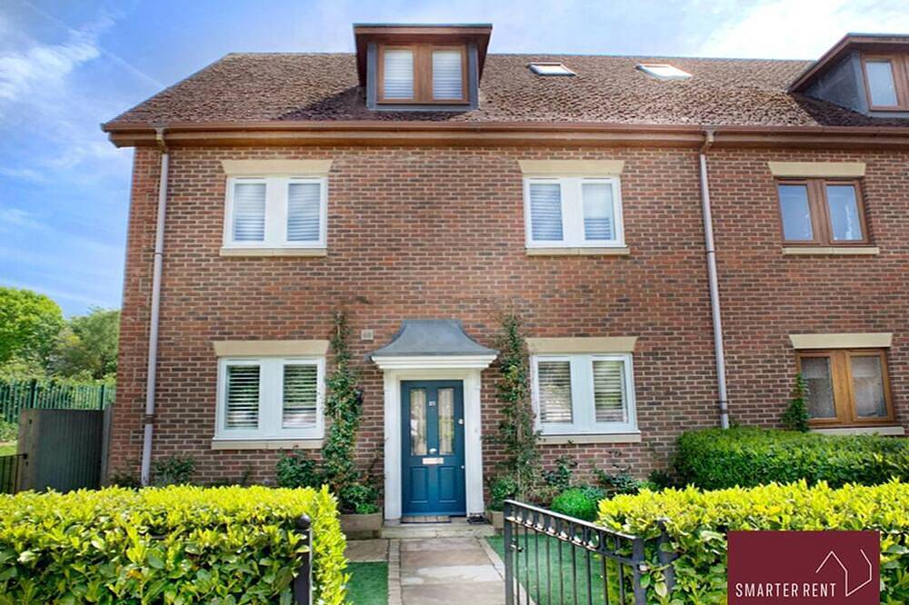 Chobham - Parking, Garden, Gated in Woking, Surrey