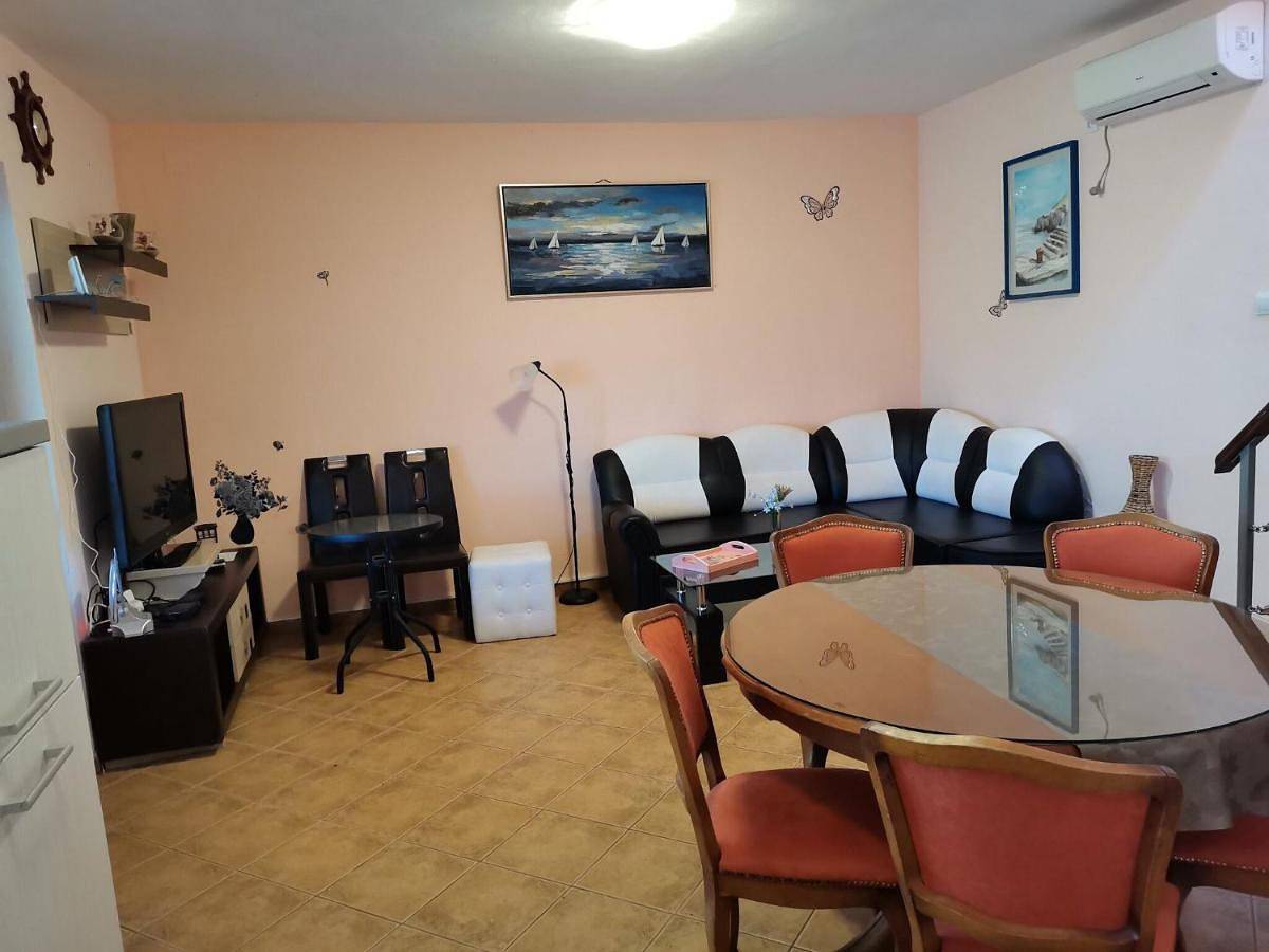 Four-Bedroom Villa in Škrip, Brac