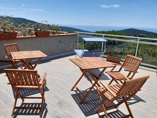 Pension voor 3 personen, with Balkon and Terras as well as Uitzicht in Rosignano Marittimo
