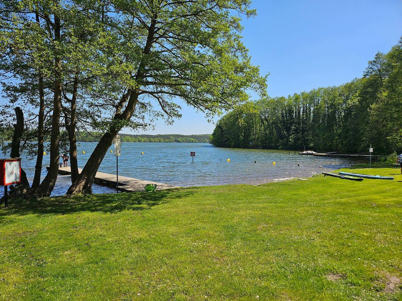 Gemütliches Ferienhaus in ruhiger, idylischer Lage am Hang und See mit Kamin in Schwarz, Mecklenburgische Seenplatte