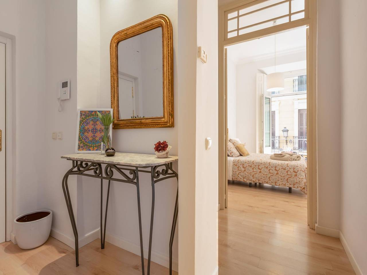 Apartamento vacacional entero, Apartamento con precioso balcón a la calle Molina Lario, junto a la Catedral in Malaga Centro Historico, Málaga