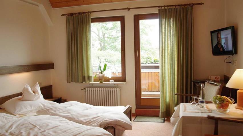 Ferienhaus, mit Balkon und Terrasse sowie Garten in Schömberg - 3