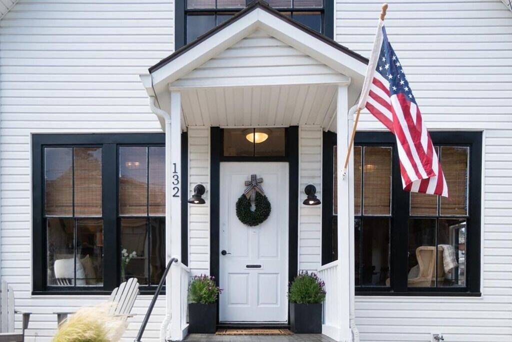 Saltbox - Pacific Grove House - Two Blocks to Beach and Downtown! in Pacific Grove, Monterey County